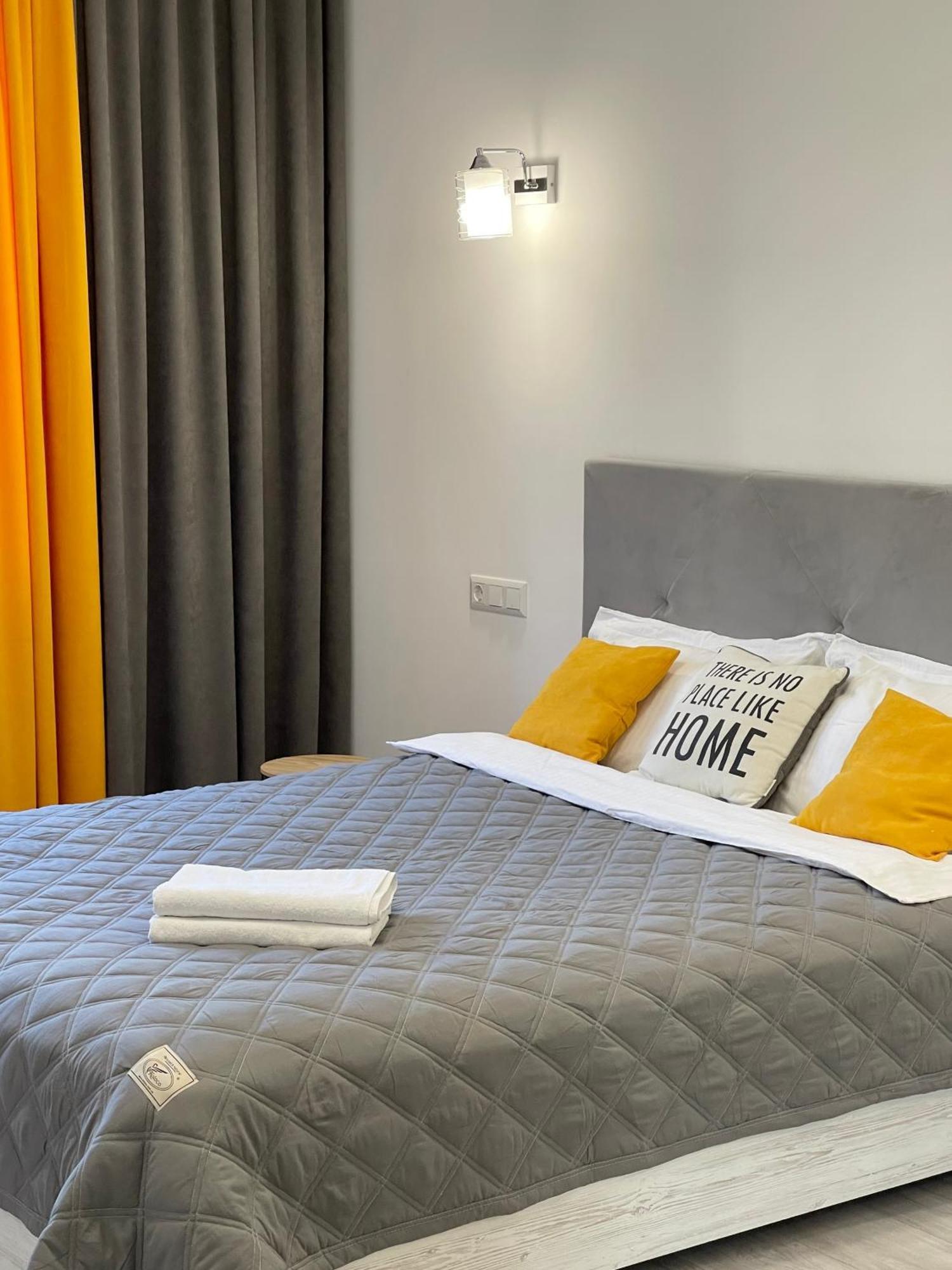 VIP Apartments City: New Build Near Maydan Mall & McDonald's Chernivtsi Exterior photo